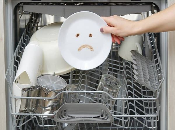 8 علت روشن نشدن ماشین ظرفشویی و دلایل کار نکردن آن