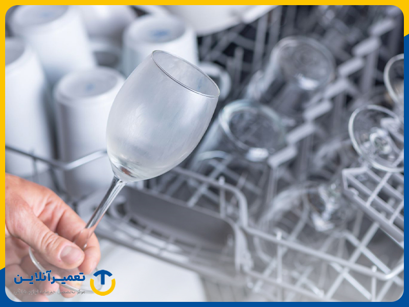 مات شدن ظروف کریستال در ماشین ظرفشویی به دلیل اتصال ماشین ظرفشویی به آب گرم