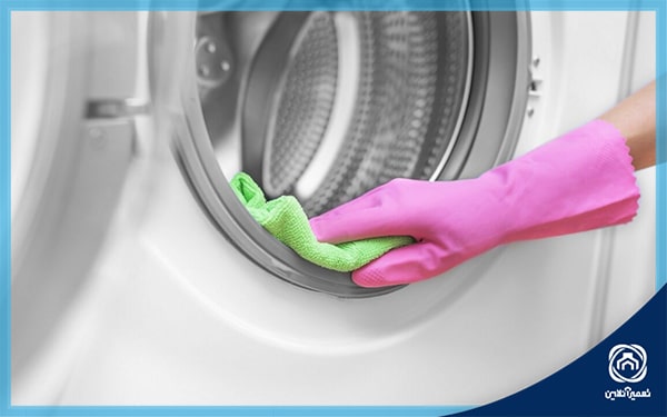 تمیز کردن لاستیک لباسشویی با دستکش به مراقبت از دستان شما کمک میکند.